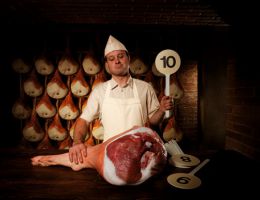 Immagine 1 di PROSCIUTTO CRUDO DEL CESTELLO