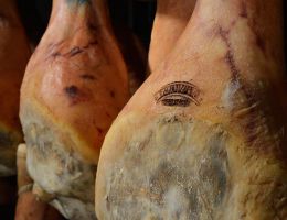 Immagine 2 di PROSCIUTTO CRUDO DEL SANNIO ​​​​​​​TARTARO SALUMI