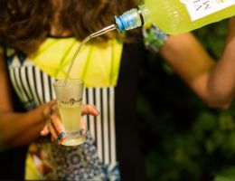 Immagine 2 di LIMONCELLO DI SORRENTO I.G.P. VILLA MASSA