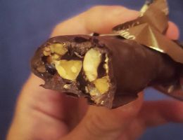 Immagine 2 di TORRONE CLASSICO RICOPERTO AL CIOCCOLATO
