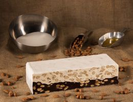 Immagine 3 di TORRONE CLASSICO RICOPERTO AL CIOCCOLATO