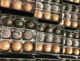 Immagine 3 di PRALINE E TARTUFI AL CIOCCOLATO CIOCCOLATTERIA VIZIOVIRTU'