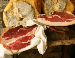 Immagine 1 di PROSCIUTTO CRUDO DI SUINO NERO DEI NEBRODI FATTORIA SAN PIO