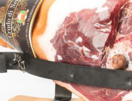 Immagine 2 di PROSCIUTTO CRUDO DI SUINO NERO DEI NEBRODI AGRI MULINELLO