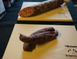 Immagine 1 di SALAME STAGIONATO DI AGNELLO DI VILLNOSSER BRILLENSCHAF FURCHETTA DOLOMITES