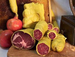 Immagine 1 di VARIETA' DI SALUMI CONSERVATI NELLA CERA D'API