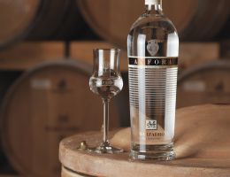 Immagine 3 di ANFORA GRAPPA AFFINATA IN TERRACOTTA DISTILLERIA MARZADRO