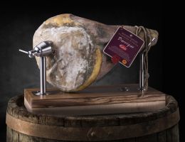 Immagine 1 di PROSCIUTTO CRUDO DI PARMA D.O.P. BARRIQUE