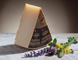 Immagine 3 di GARDA RISERVA CASEIFICIO ALPE DEL GARDA