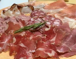 Immagine 1 di VARIETA' ECCELLENTE DI SALUMI DI SUINO NERO PIEMONTESE AGRI SAN DESIDERIO