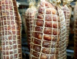 Immagine 4 di VARIETA' ECCELLENTE DI SALUMI DI SUINO NERO PIEMONTESE AGRI SAN DESIDERIO