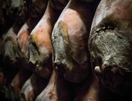 Immagine 3 di VALLE D'AOSTA JAMBON DE BOSSES D.O.P. PROSCIUTTIFICIO DE BOSSES
