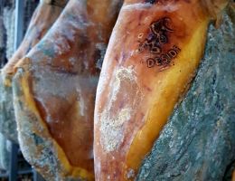 Immagine 5 di PROSCIUTTO CRUDO DI SUINO NERO PIEMONTESE 24 MESI AGRI SAN DESIDERIO