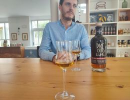 Immagine 2 di DICIOTTO LUNE RISERVA BOTTE RUM DISTILLERIA MARZADRO