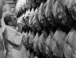 Immagine 1 di PROSCIUTTO CRUDO 20 MESI DOLCE MARCO D’OGGIONO PROSCIUTTI