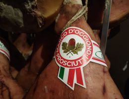 Immagine 2 di PROSCIUTTO CRUDO 20 MESI DOLCE MARCO D’OGGIONO PROSCIUTTI