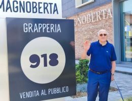 Immagine 3 di GRAPPA ANNIVERSARIO 918 10 ANNI DISTILLERIA MAGNOBERTA 1918