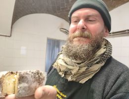 Immagine 4 di PATAFISICO DI CAPRA DOPPIA CAGLIATA LATTE CRUDO I SOPRAFFINI DI LUCA MONTALDO