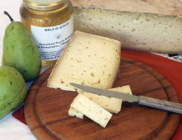 Immagine 2 di FORMAGGIO CASTELLETTO A LATTE DI VACCA AGRICOLA CASTELLETTO