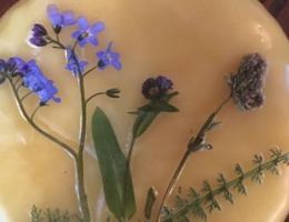 Immagine 1 di ROBIOLA NELLA CERA D’API CANDELA DELLA LANGHE CASEIFICIO STUTZ