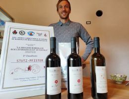 Immagine 4 di ROBIOLA NELLA CERA D’API CANDELA DELLA LANGHE CASEIFICIO STUTZ