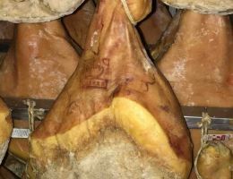 Immagine 1 di PROSCIUTTO CRUDO CON OSSO RISERVA AGRI SALUMERIA LUISET