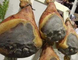 Immagine 1 di PROSCIUTTO CRUDO CA' DEL BOTTO BERGAMASCHE SALUMI CA' DEL BOTTO