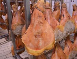 Immagine 1 di PROSCIUTTO CRUDO DI COCCONATO D'ASTI SALUMIFICIO FERRERO