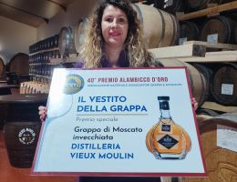 Immagine 5 di GRAPPA DI MOSCATO RISERVA IN CILIEGIO DISTILLERIA VIEUX MOULIN ELENA BORRA