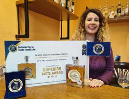 Immagine 1 di GRAPPA DI MOSCATO CATERINA  INVECCHIATA 10 ANNI IN CILIEGIO DISTILLERIA VIEUX MOULIN ELENA BORRA