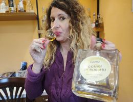 Immagine 5 di GRAPPA DI MOSCATO CATERINA  INVECCHIATA 10 ANNI IN CILIEGIO DISTILLERIA VIEUX MOULIN ELENA BORRA