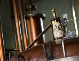 Immagine 1 di ARANEL VITIGNO MOSCATO BIANCO  ​​​​​​​BAGNOMARIA ALLA PIEMOTESE DOPPIA DISTILLAZIONE DISTLLERIA SANCARLO