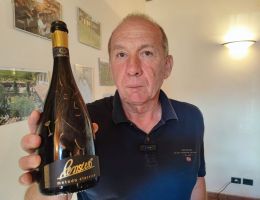 Immagine 1 di MOSCATO BIANCO DI CANELLI METODO CLASSICO 15 ANNI SUI LIEVITI PENSIERO TENUTA DEI FIORI