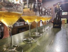 Immagine 4 di MOSCATO BIANCO DI CANELLI METODO CLASSICO 15 ANNI SUI LIEVITI PENSIERO TENUTA DEI FIORI