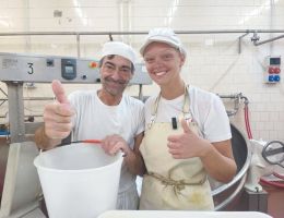 Immagine 2 di TOMINO DI OSMATE ALLA CIPOLLA E AI PORCINI CASEIFICIO NORDEN