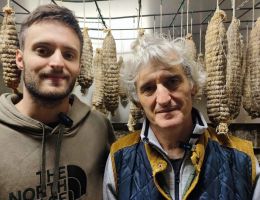 Immagine 1 di SALAME DELLA COSTIERA DEL CECH DI PECORA CIUTA E SUINO NERO DELLE  ALPI AGRI PECORA NERA