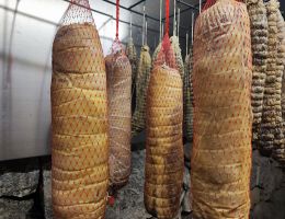 Immagine 5 di PANCETTA ARROTOLATA DI SUINO NERO DELLE ALPI AGRITURISMO LA PECORA NERA