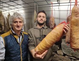 Immagine 1 di PANCETTA ARROTOLATA DI SUINO NERO DELLE ALPI AGRITURISMO LA PECORA NERA