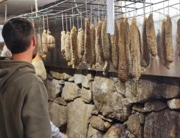 Immagine 5 di LARDO SPEZIATO DELLA COSTIERA DEL CECH DI SUINO NERO DELLE ALPI AGRITURISMO LA PECORA NERA