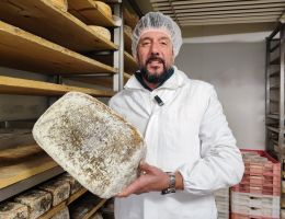 Immagine 1 di GIANDUIOTTO VALSESIA CASEIFICIO GIUNCA' A FOBELLO CASARO GIANLUCA BACCHELLA