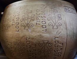 Immagine 2 di TIPICO LODIGIANO ZUCCHELLI CASEIFICIO ZUCCHELLI ORIO LITTA