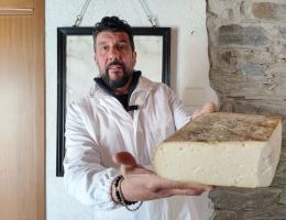 Immagine 1 di BEOLA  A LATTE DI CAPRA CASEIFICIO GIUNCA' A FOBELLO CASARO GIANLUCA BACCHELLA