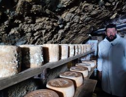 Immagine 2 di BEOLA  A LATTE DI CAPRA CASEIFICIO GIUNCA' A FOBELLO CASARO GIANLUCA BACCHELLA