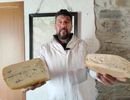 Immagine 1 di BLU DI ROJ  E  BLU DI CAPRA CASEIFICIO LA GINCA' A FOBELLO CASARO GIANLUCA BACCHELLA