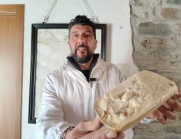 Immagine 3 di BLU DI ROJ  E  BLU DI CAPRA CASEIFICIO LA GINCA' A FOBELLO CASARO GIANLUCA BACCHELLA