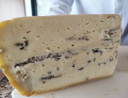 Immagine 4 di BLU DI ROJ  E  BLU DI CAPRA CASEIFICIO LA GINCA' A FOBELLO CASARO GIANLUCA BACCHELLA