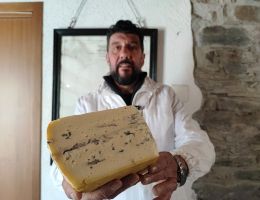 Immagine 5 di BLU DI ROJ  E  BLU DI CAPRA CASEIFICIO LA GINCA' A FOBELLO CASARO GIANLUCA BACCHELLA