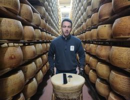 Immagine 2 di RASPADU'RA LODIGIANA  6  MESI CASEIFICIO ZUCCHELLI ORIO LITTA