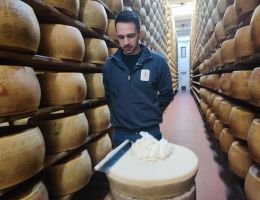 Immagine 3 di RASPADU'RA LODIGIANA  6  MESI CASEIFICIO ZUCCHELLI ORIO LITTA