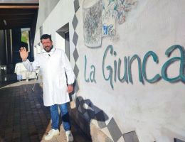 Immagine 3 di CAPPELLO DEL MAGO LATTE DI CAPRA CASEIFICIO GIUNCA' A FOBELLO CASARO GIANLUCA BACCHELLA